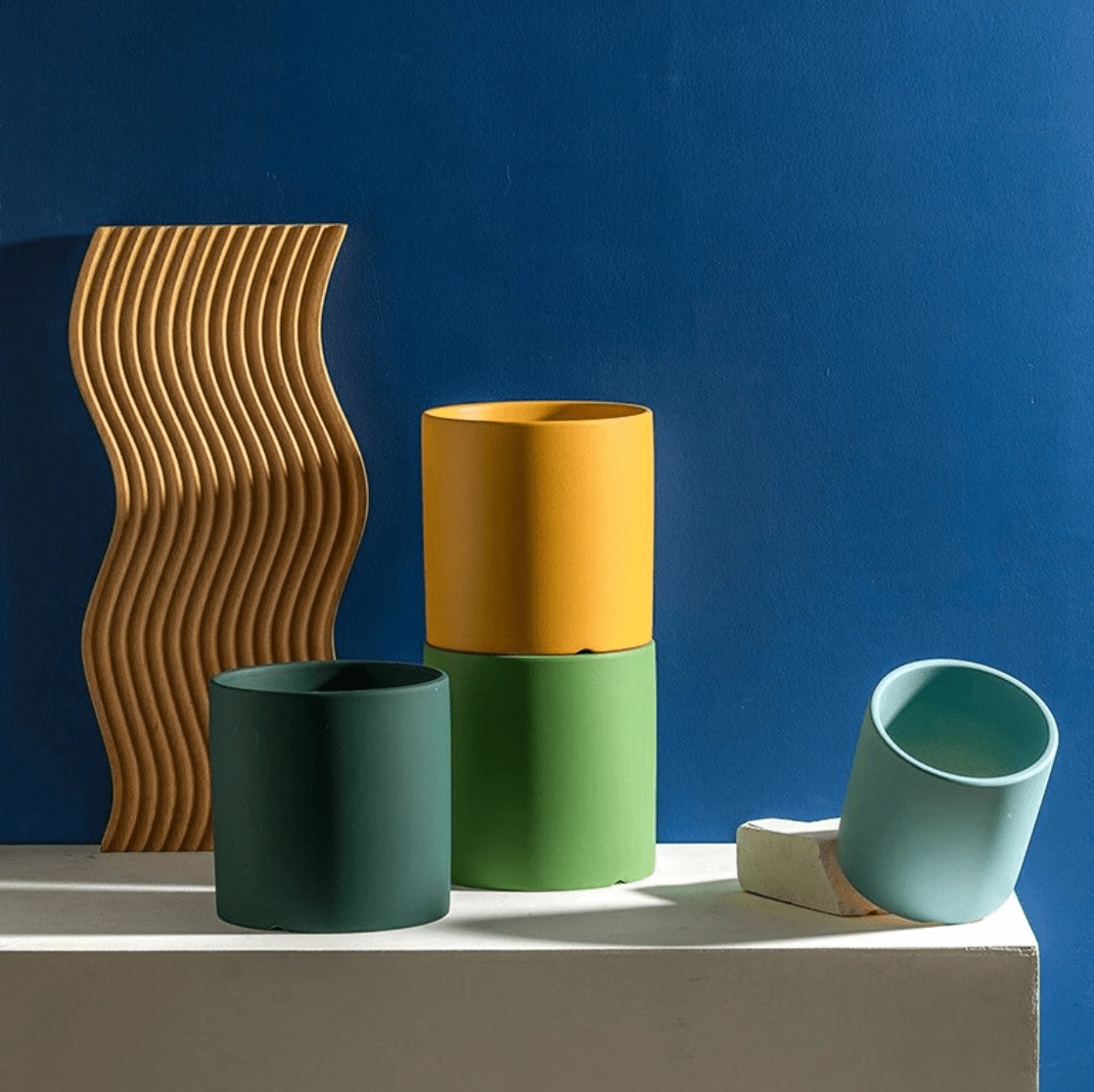 Pot de fleur en céramique intemporel avec soucoupe pour les amateurs de plantes par Verdanta