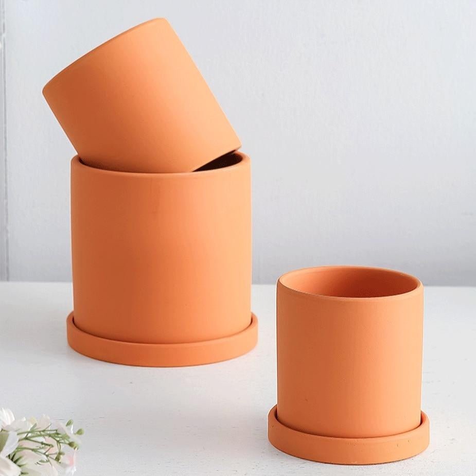 Pot de fleur en céramique intemporel avec soucoupe pour les amateurs de plantes par Verdanta