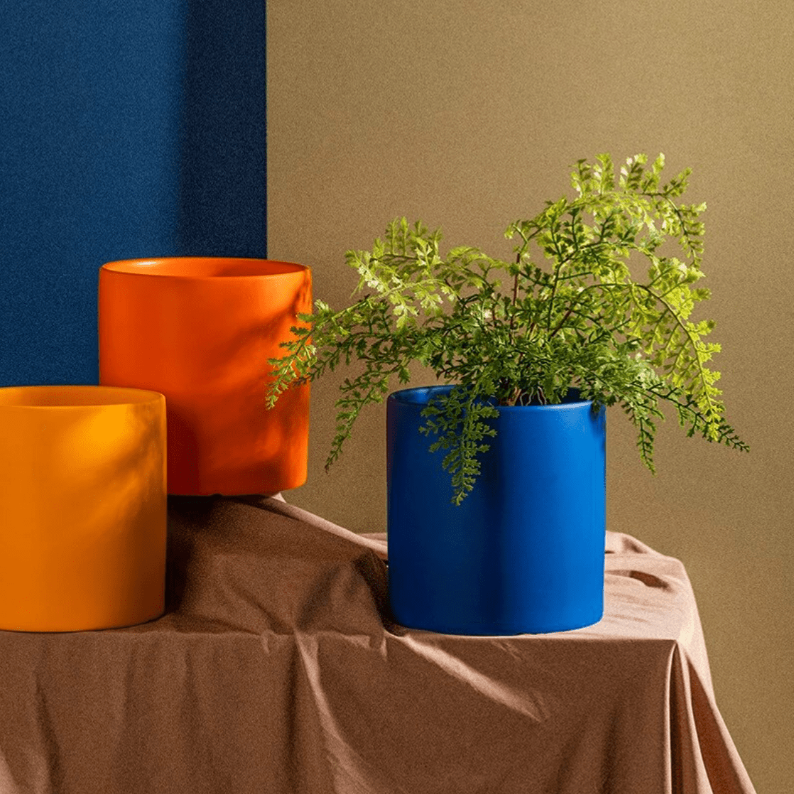 Pot de fleur en céramique intemporel avec soucoupe pour les amateurs de plantes par Verdanta