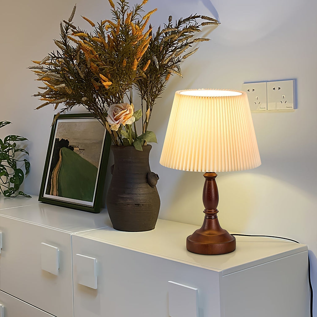 Lámpara de Escritorio con Base de Nogal y Pantalla de Tela Suave de OakHaven para Iluminación Ambiental Cálida