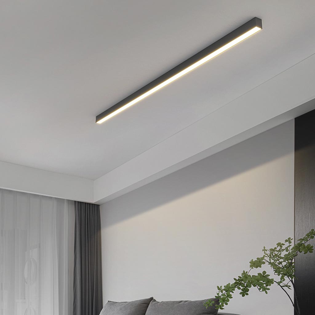 Elegantní lineární LED stropní lišta s přisazeným montážním systémem pro moderní prostory