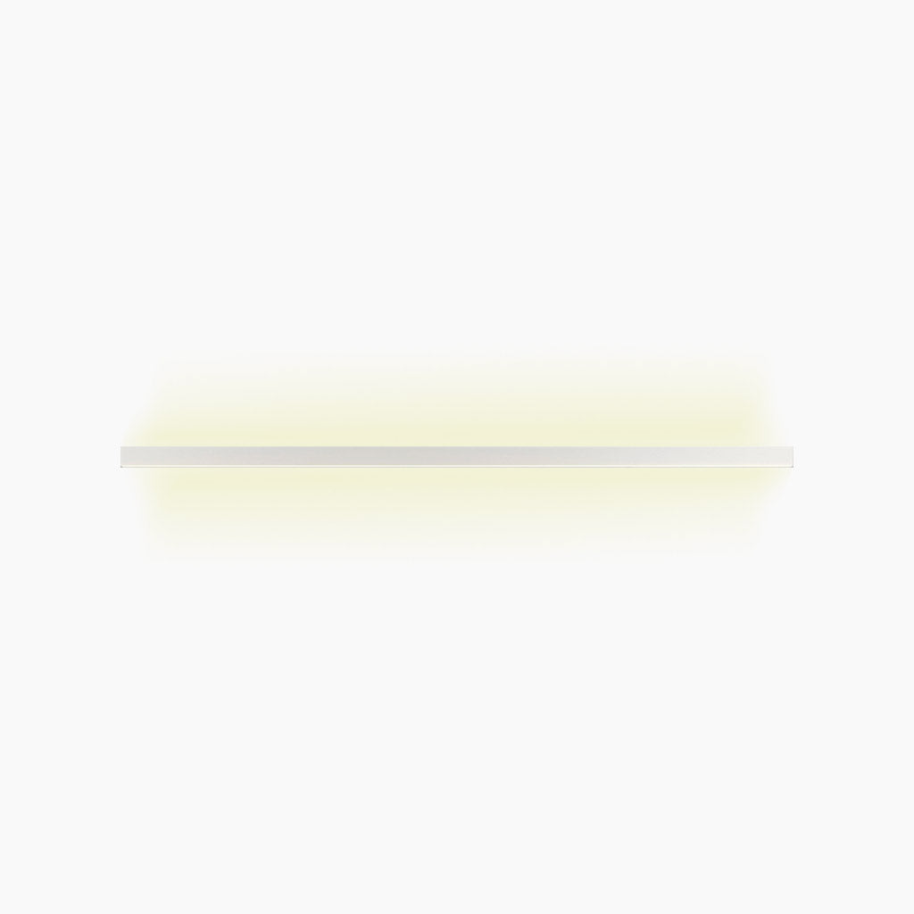 Elegantní lineární LED stropní lišta s přisazeným montážním systémem pro moderní prostory