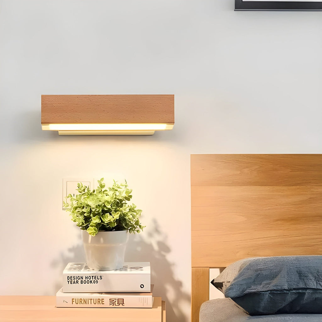 Nova Skandinavisk Varm LED Vägglampa i Trä med Naturliga Trädetaljer