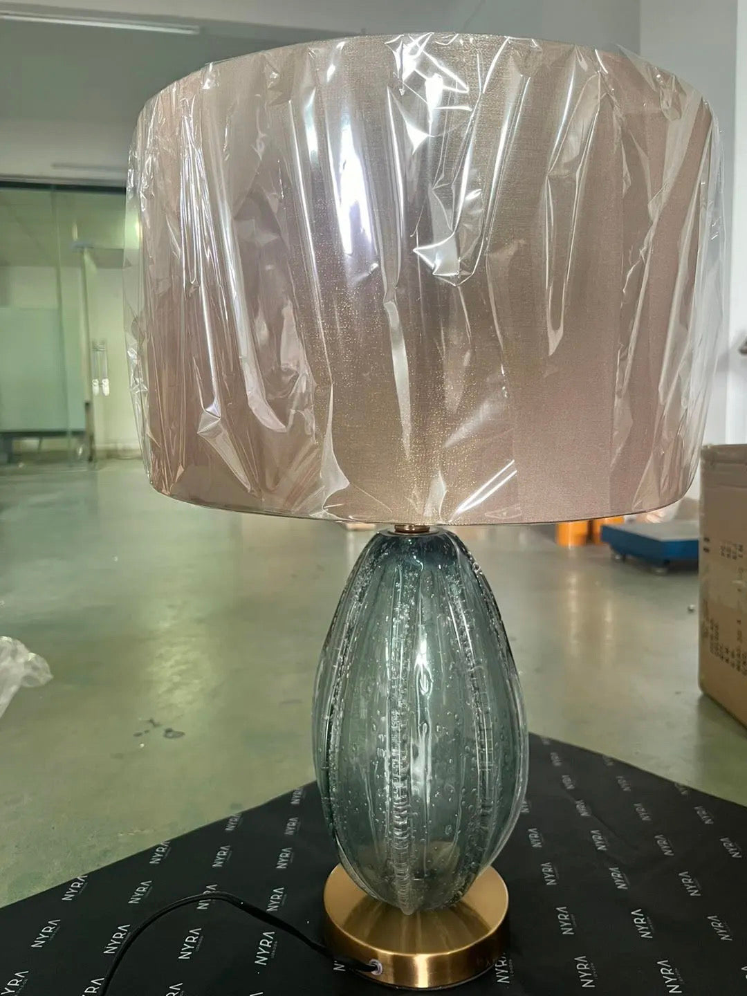 Lámpara de Mesa Nova de Vidrio Soplado a Mano, Luz de Acento Moderna