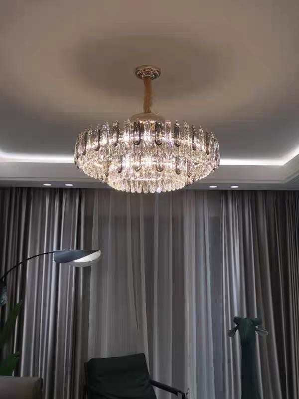 LumaAura krystalltaklampe med gull- eller kromfinish for moderne rom
