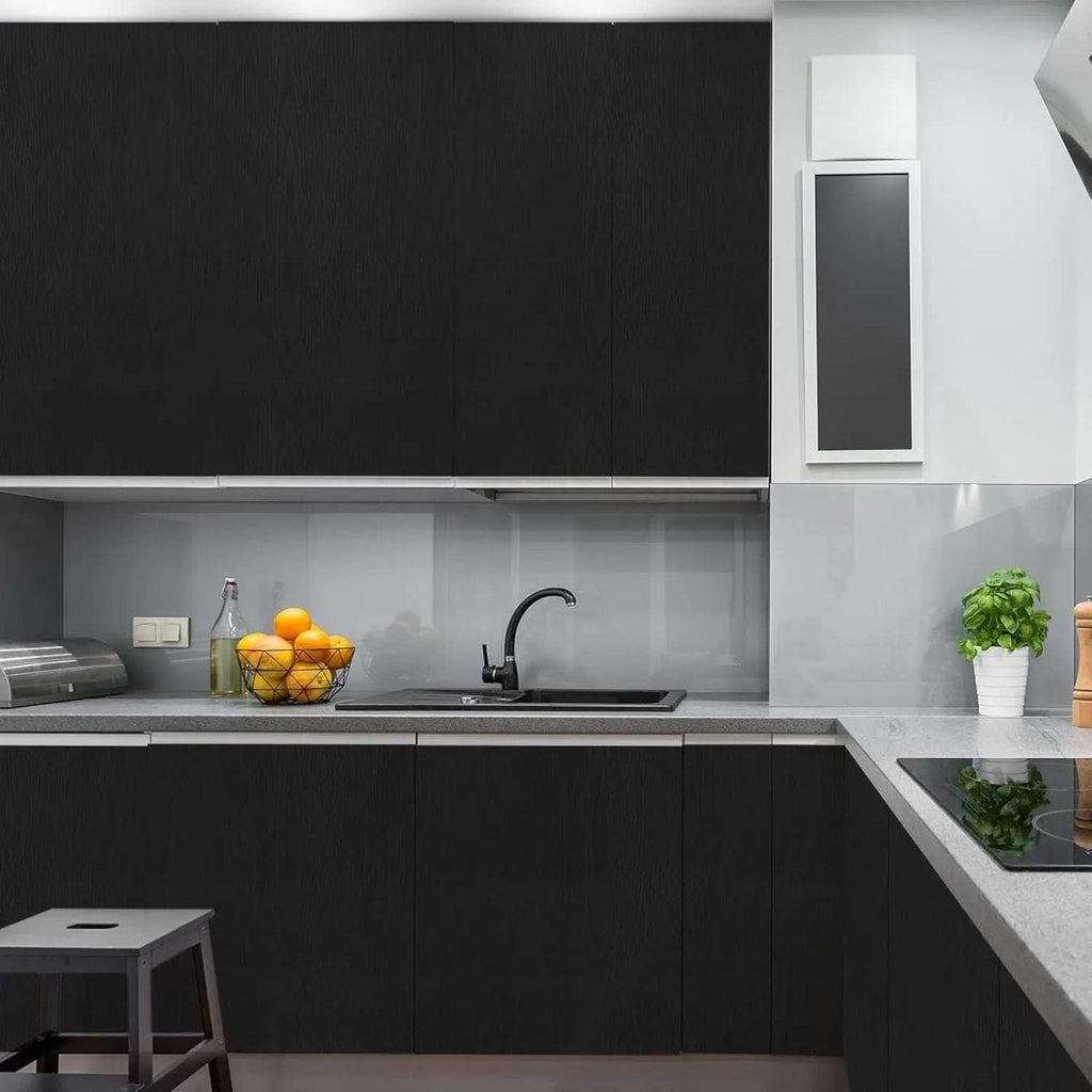 UrbanFlex Zwart Houtlook Zelfklevend Behang voor Moderne Interieurs
