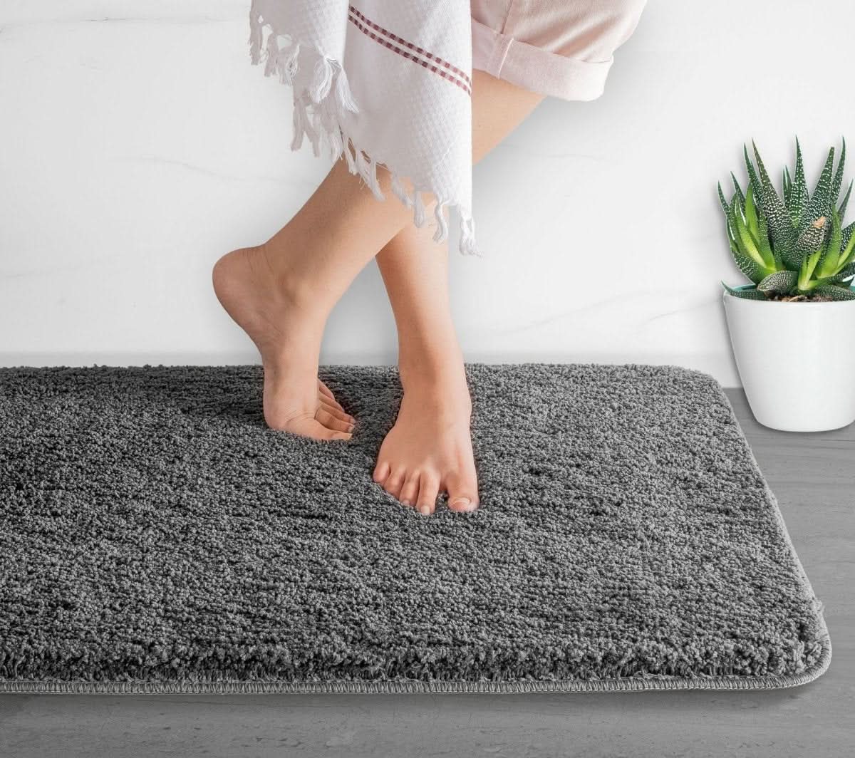 Alfombra de Baño UltraSuave de Microfibra NovaShore, Secado Rápido y Antideslizante para Baños Modernos