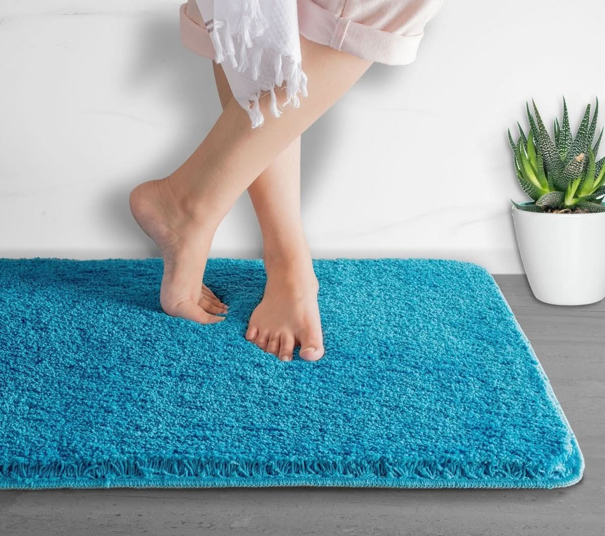 Alfombra de Baño UltraSuave de Microfibra NovaShore, Secado Rápido y Antideslizante para Baños Modernos