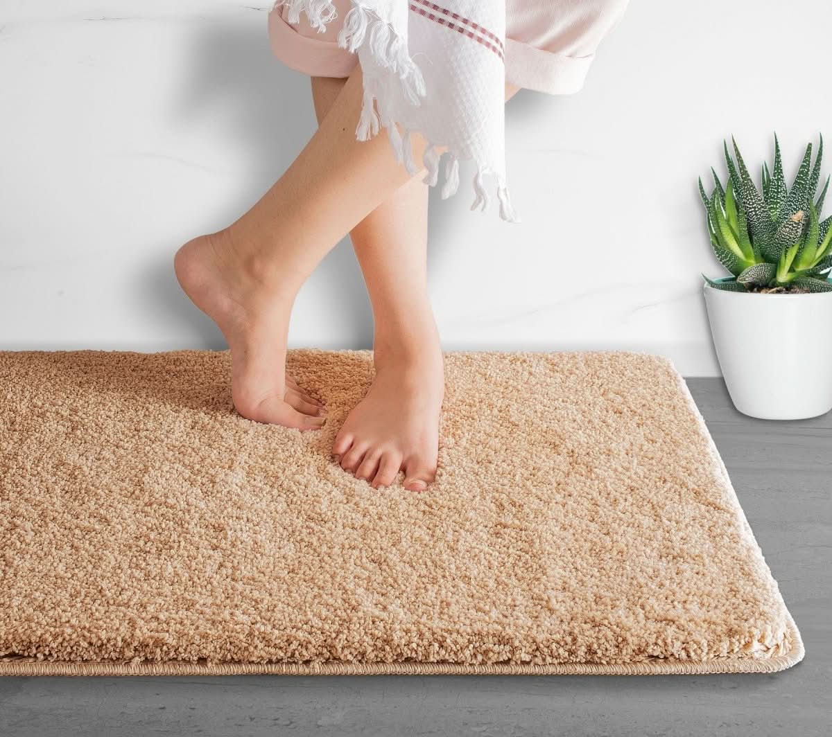 Alfombra de Baño UltraSuave de Microfibra NovaShore, Secado Rápido y Antideslizante para Baños Modernos