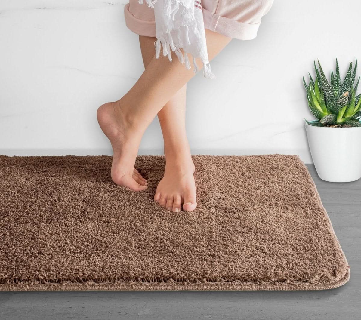 Alfombra de Baño UltraSuave de Microfibra NovaShore, Secado Rápido y Antideslizante para Baños Modernos