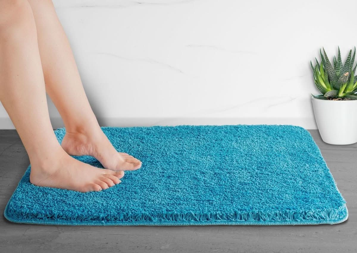 Alfombra de Baño UltraSuave de Microfibra NovaShore, Secado Rápido y Antideslizante para Baños Modernos