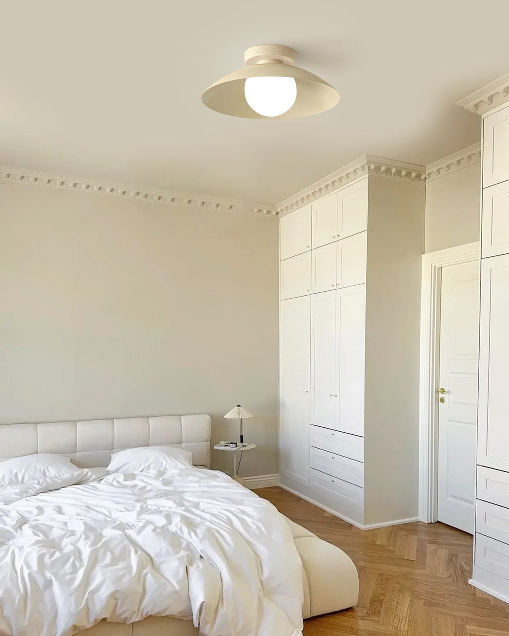Nova Minimalist Tavan Lambası, Sıcak Ortam Işığı İçin Buzlu Cam Difüzörlü
