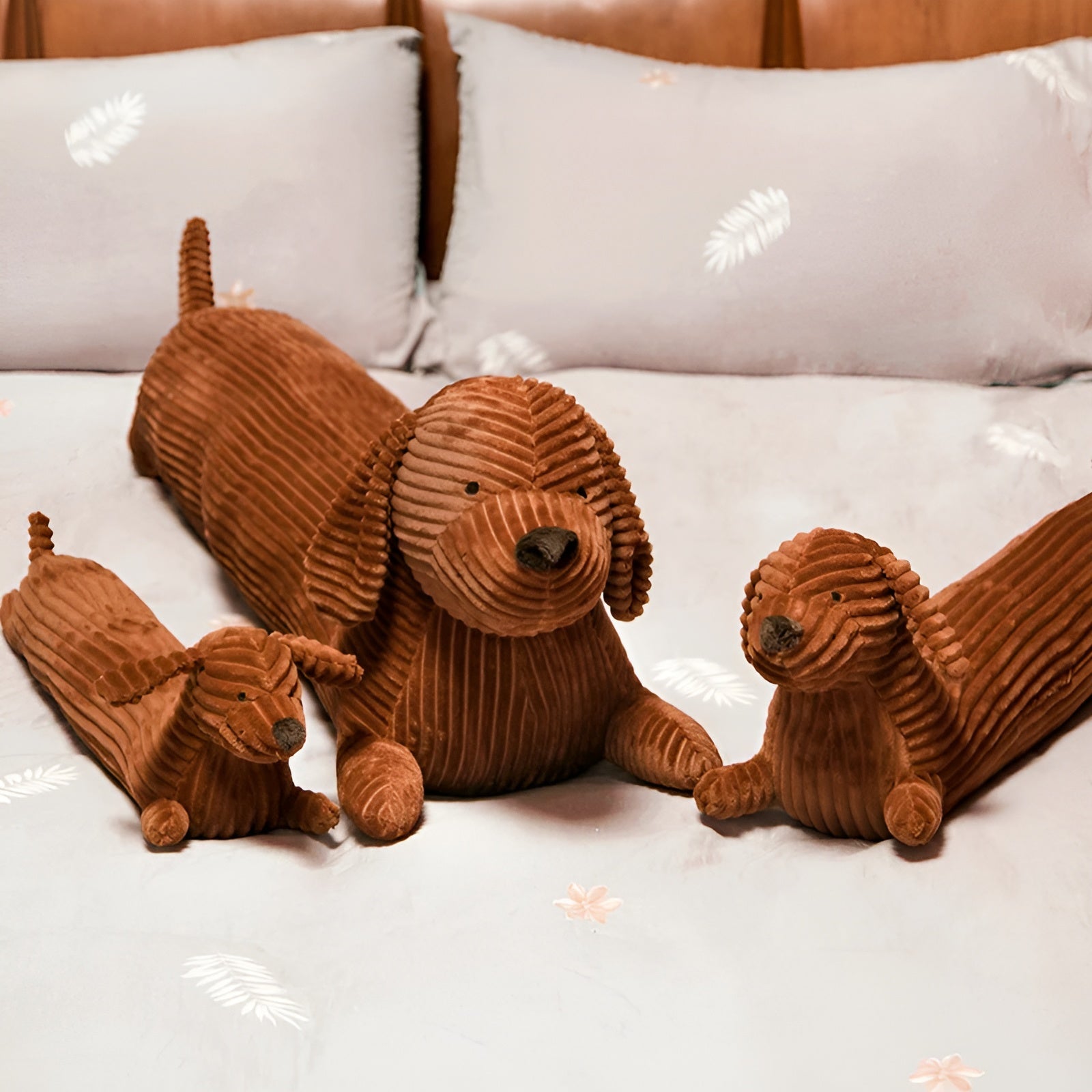 Plushdox ergonomický polštář pro jezevčíka na podporu krku a zad