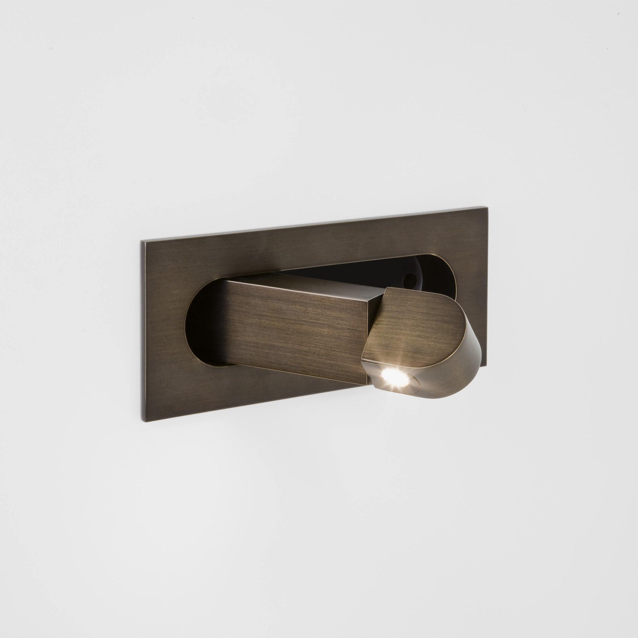 Lampada da parete LED da comodino LumaNova Arc con retroilluminazione ambientale