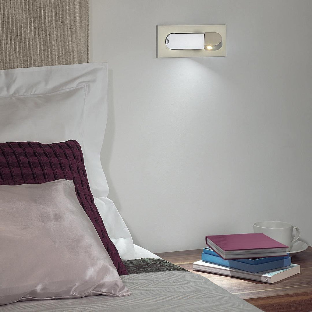 Lampada da parete LED da comodino LumaNova Arc con retroilluminazione ambientale
