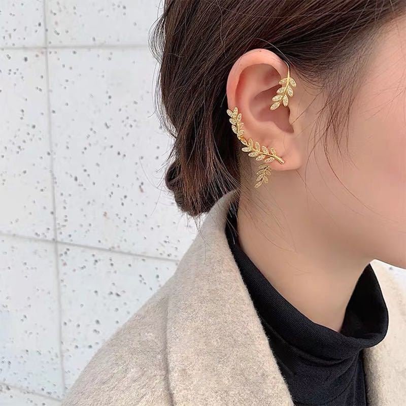 AuroraClip Adjustable Ear Clips For Stylish Women Secure No Piercing