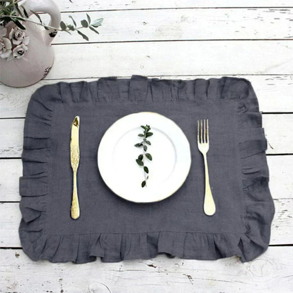 Servilleta de lino tejida con delicado borde fruncido Elegancia artesanal para recibir invitados