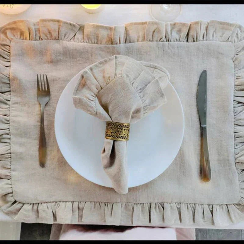 Servilleta de lino tejida con delicado borde fruncido Elegancia artesanal para recibir invitados
