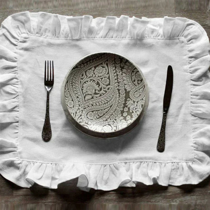 Servilleta de lino tejida con delicado borde fruncido Elegancia artesanal para recibir invitados