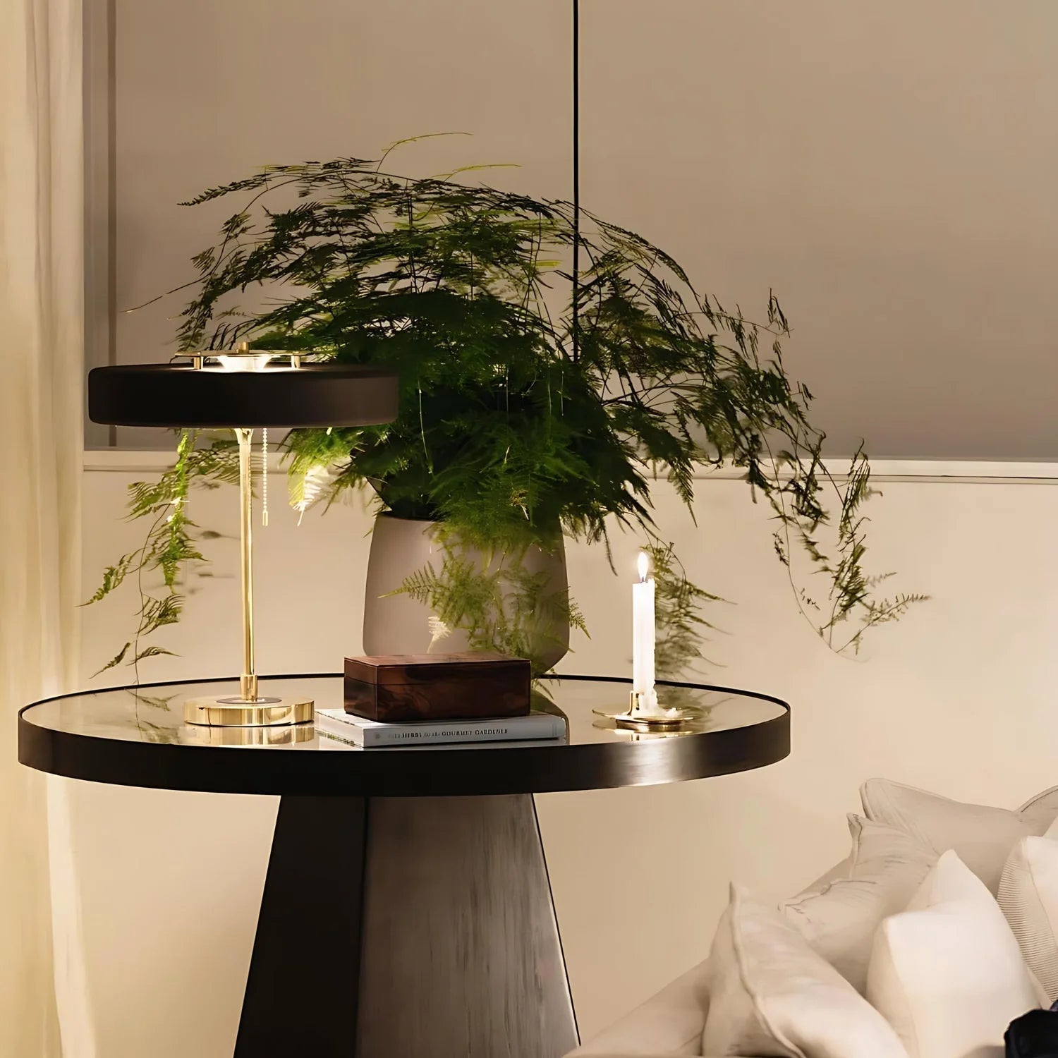 AstraLume Orion Tischlampe in elegantem schwarzen Finish für modernes Wohnen