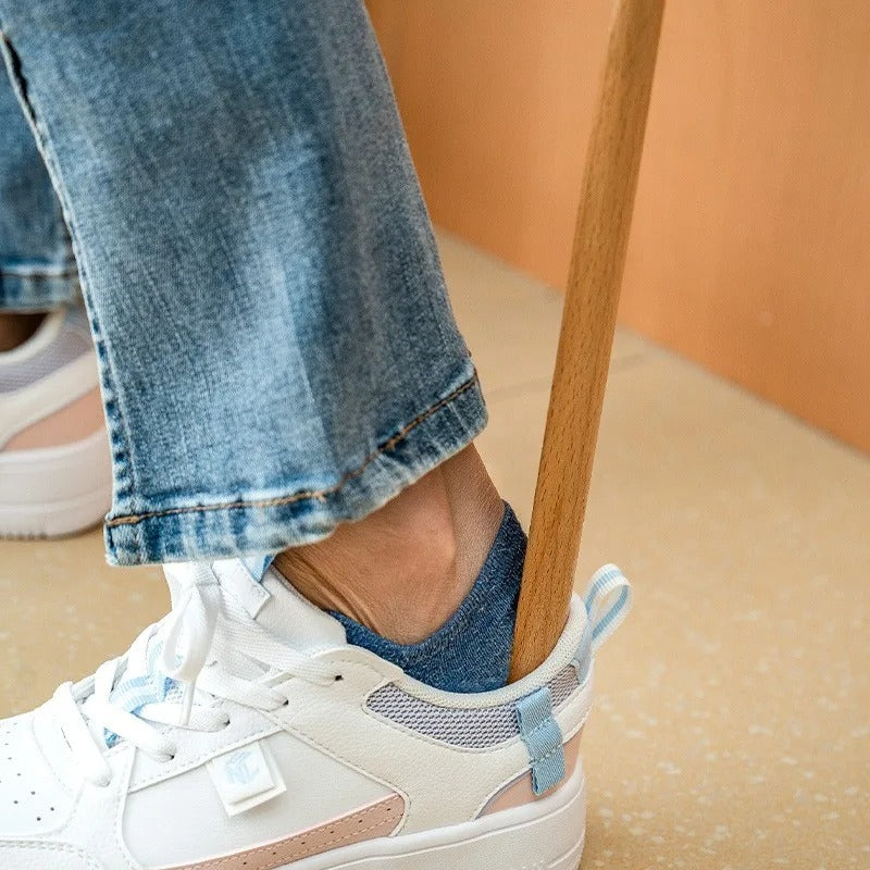 Slipmate Extra-Long Shoe Horn For Easy On And Shoe Protection