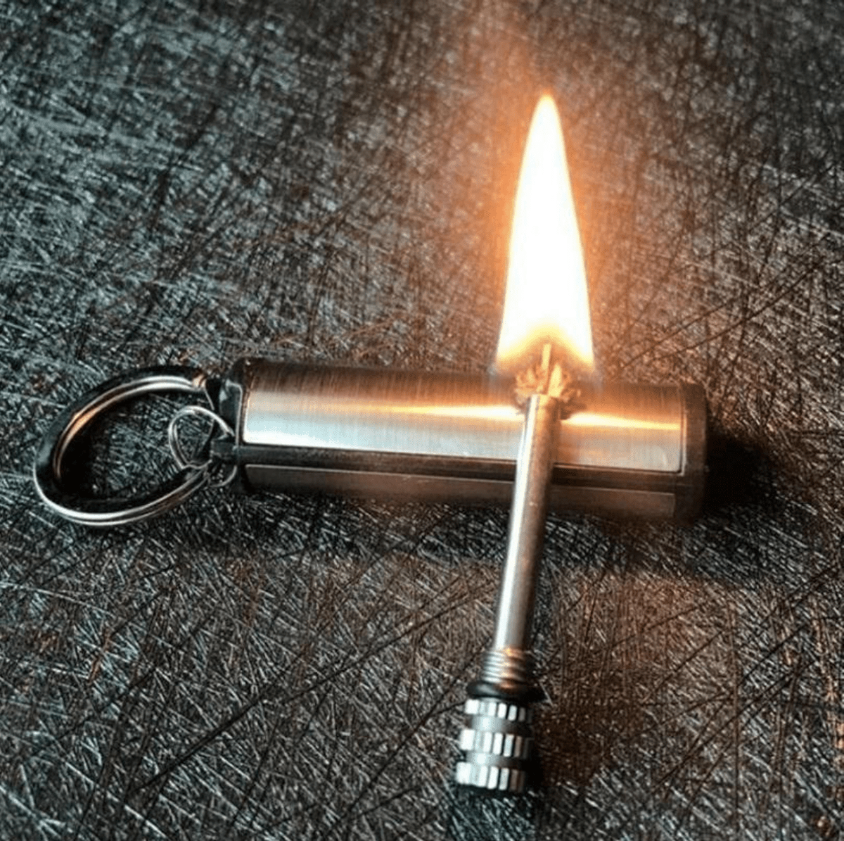 FlareForge Feuerstarter Kompakt Wasserdicht Metallzündung Für Outdoor-Freunde