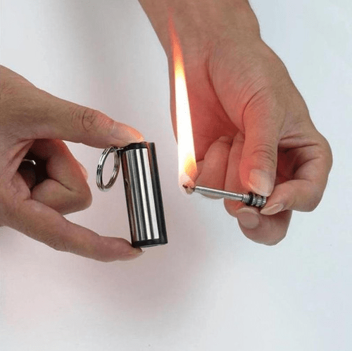 FlareForge Feuerstarter Kompakt Wasserdicht Metallzündung Für Outdoor-Freunde