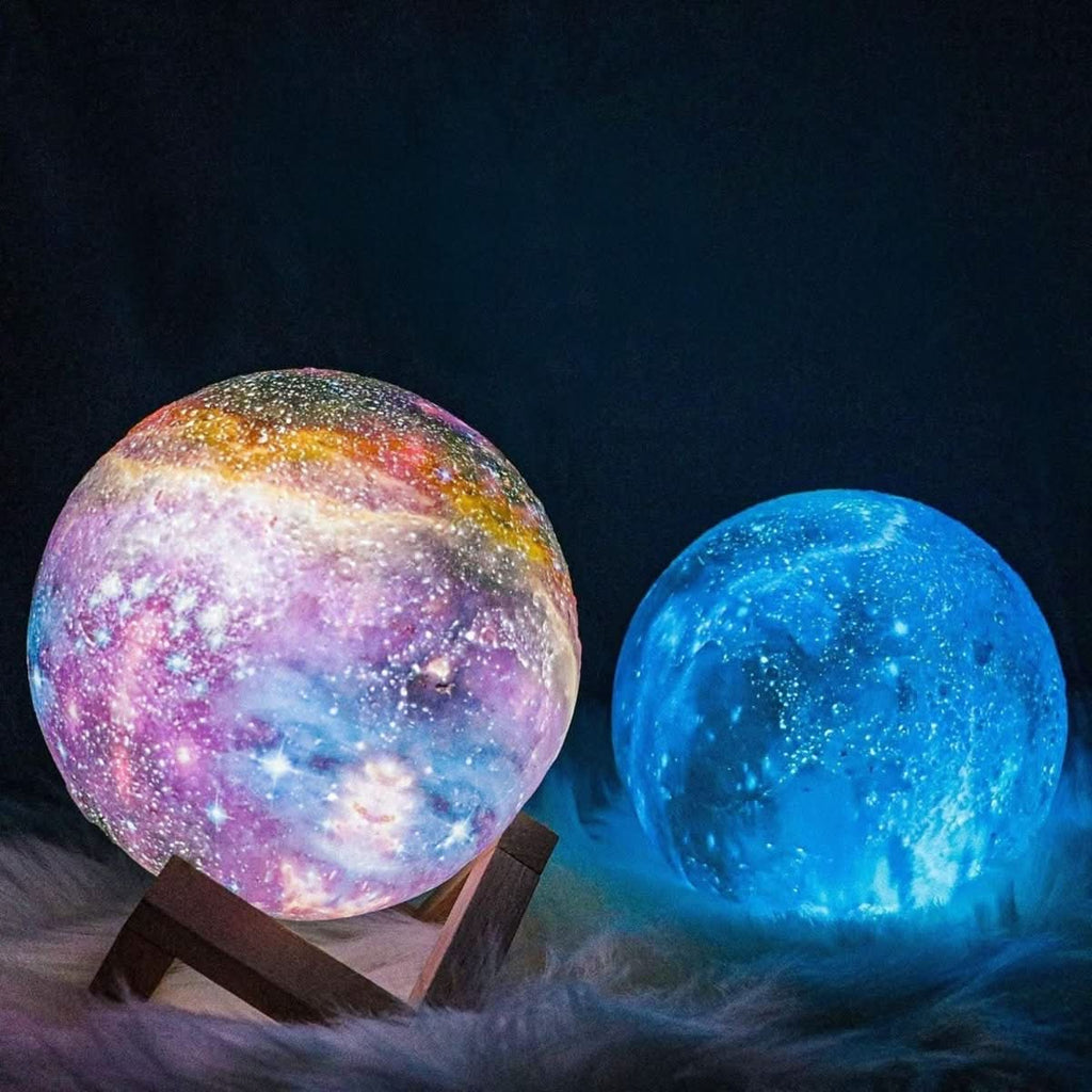 Nebula 3D Mondlampe mit 16 Farben und Holzständer für Weltraumfans