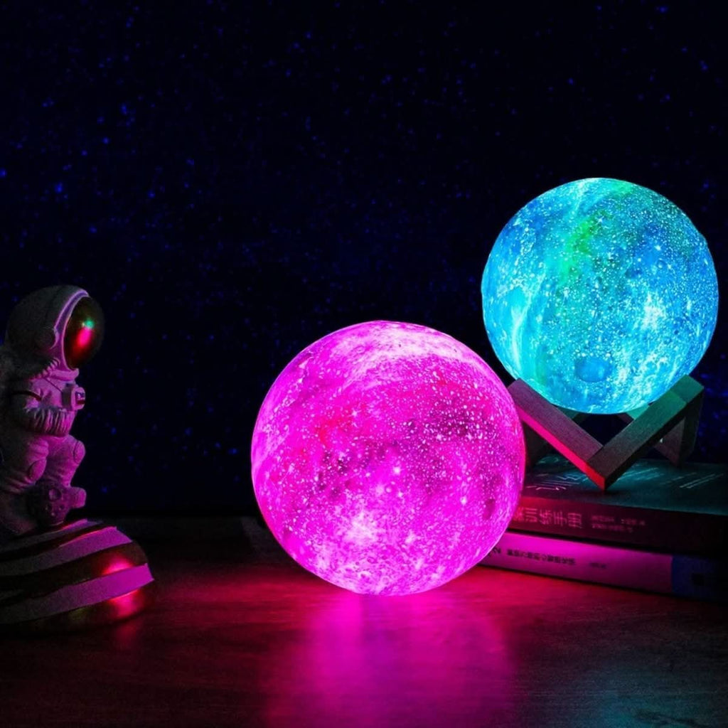 Nebula 3D Mondlampe mit 16 Farben und Holzständer für Weltraumfans