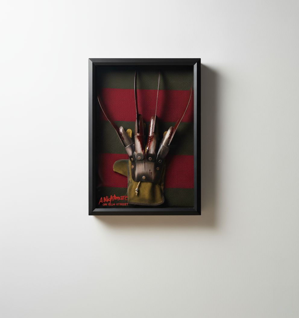 Replica del Guanto da Esposizione Notte d’Ossidiana Nightmare Icon e Maglione per Collezionisti