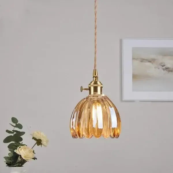 フロスト加工の花びらを持つルマブルームガラスフラワーペンダントライト