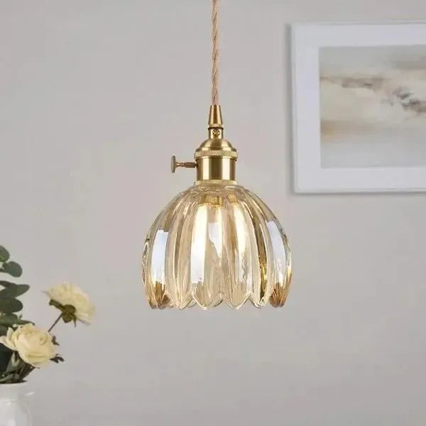 フロスト加工の花びらを持つルマブルームガラスフラワーペンダントライト