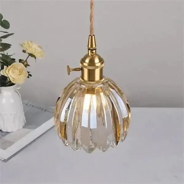 フロスト加工の花びらを持つルマブルームガラスフラワーペンダントライト