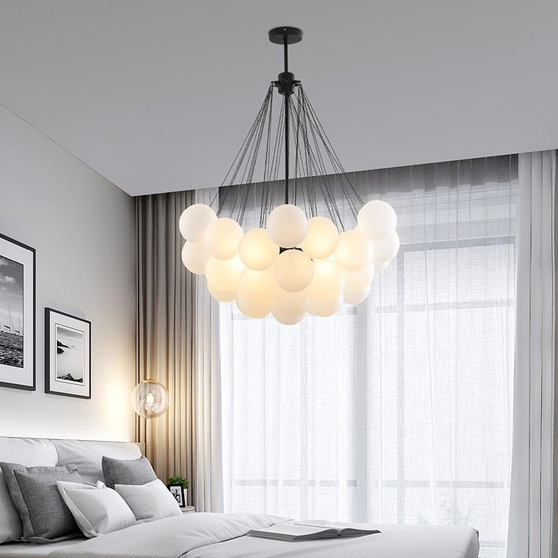 Lampada a Sospensione Elegante Lumira con Globetti in Vetro Satinato