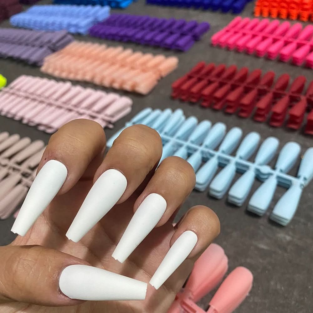 Set de 24 de unghii false mate NovaNail pentru un look elegant fără efort, pentru mireasă