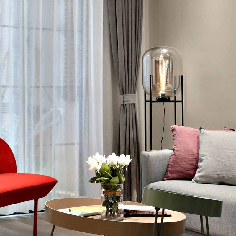 مصباح أرضي زجاجي إسكندنافي ليرا للديكورات الداخلية البسيطة