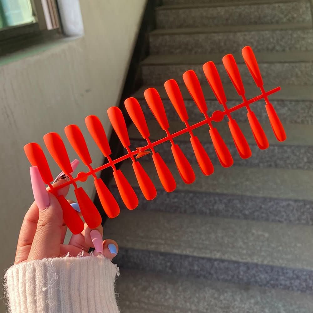 Set de 24 de unghii false mate NovaNail pentru un look elegant fără efort, pentru mireasă