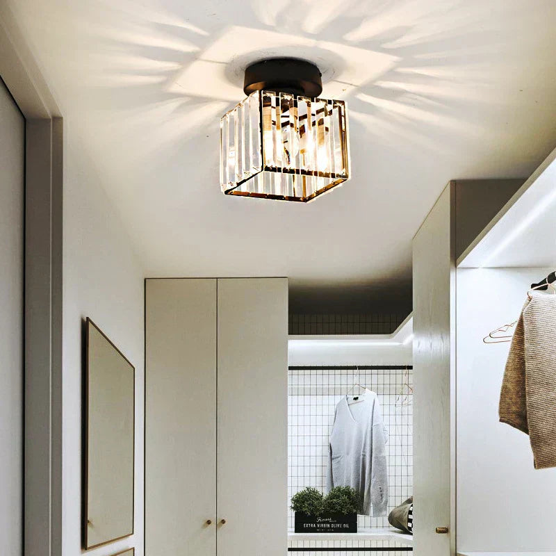 Luz de Teto de Cristal Obsidian Lume com Acabamento Preto para Corredores
