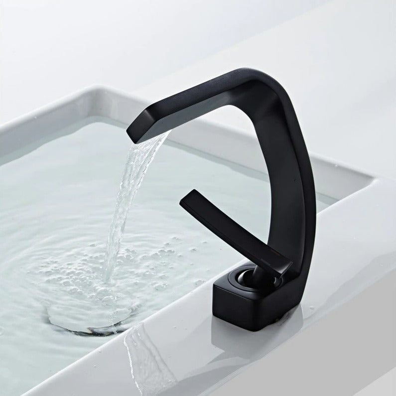 Rubinetto Fluxera Sleek Curve Pensato per l'Uso Domestico Moderno