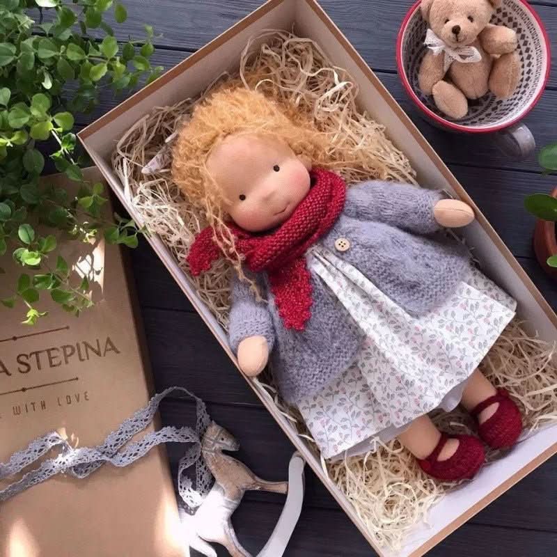 Boneca de Algodão Waldolly Waldorf para Brincadeira Suave, Natural, Imaginativa e Encanto Atemporal