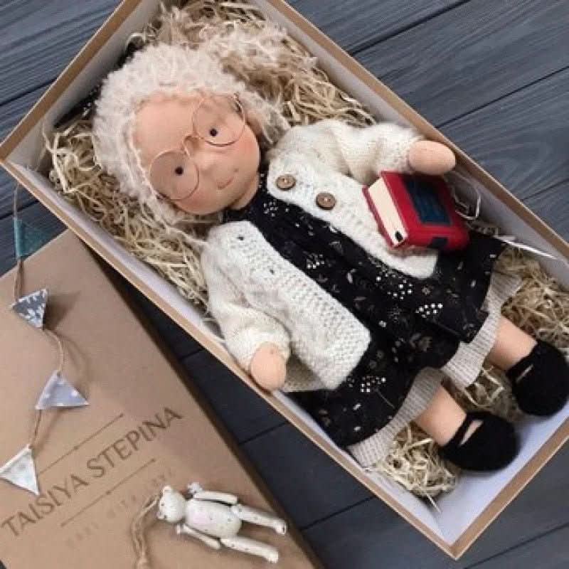 Boneca de Algodão Waldolly Waldorf para Brincadeira Suave, Natural, Imaginativa e Encanto Atemporal