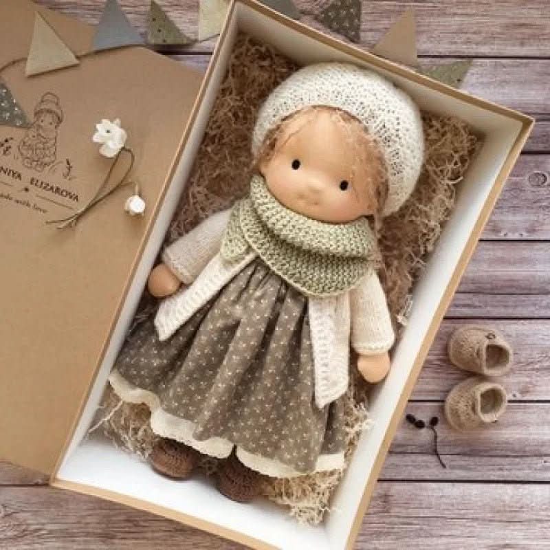 Boneca de Algodão Waldolly Waldorf para Brincadeira Suave, Natural, Imaginativa e Encanto Atemporal