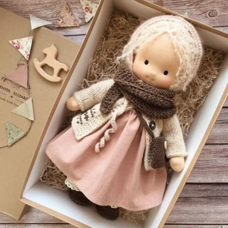 Boneca de Algodão Waldolly Waldorf para Brincadeira Suave, Natural, Imaginativa e Encanto Atemporal