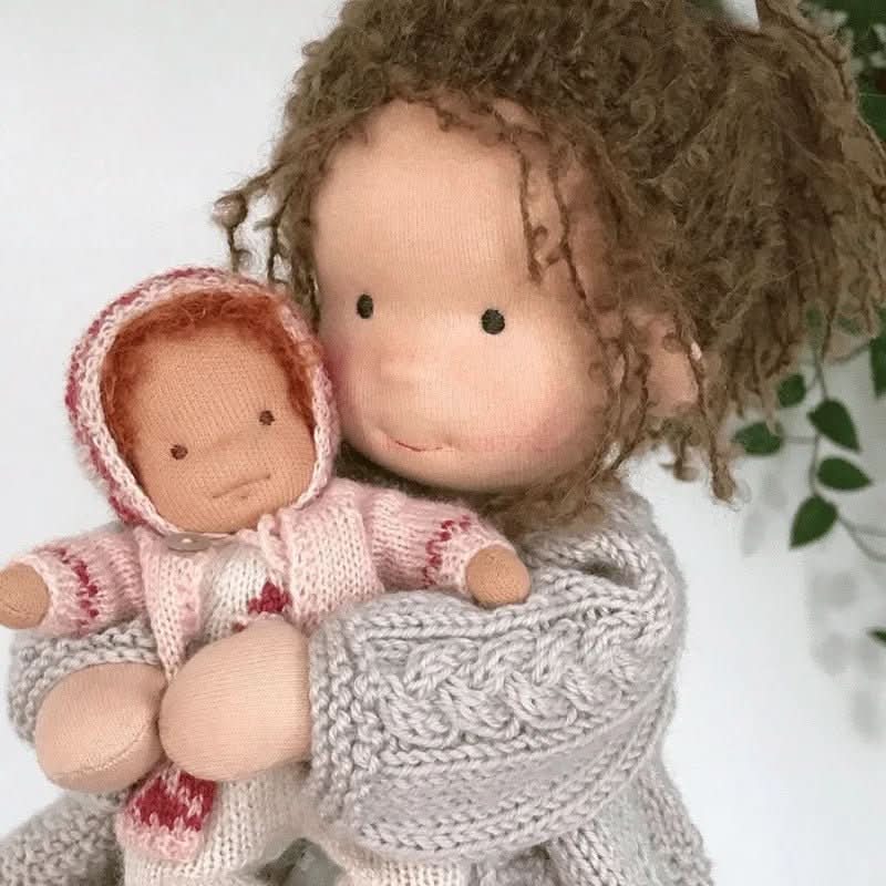 Boneca de Algodão Waldolly Waldorf para Brincadeira Suave, Natural, Imaginativa e Encanto Atemporal