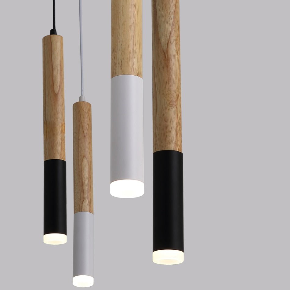 LED závěsná lampa Cedarwood v dřevěném a hliníkovém válci
