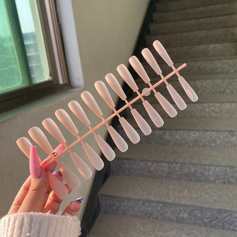 Set de 24 de unghii false mate NovaNail pentru un look elegant fără efort, pentru mireasă