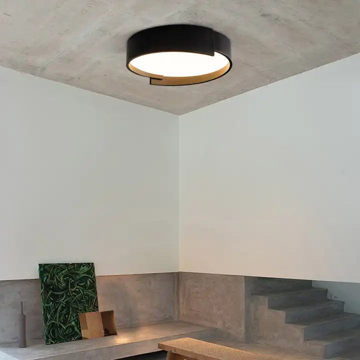 Lampada da soffitto minimalista LuminaLine con LED a risparmio energetico