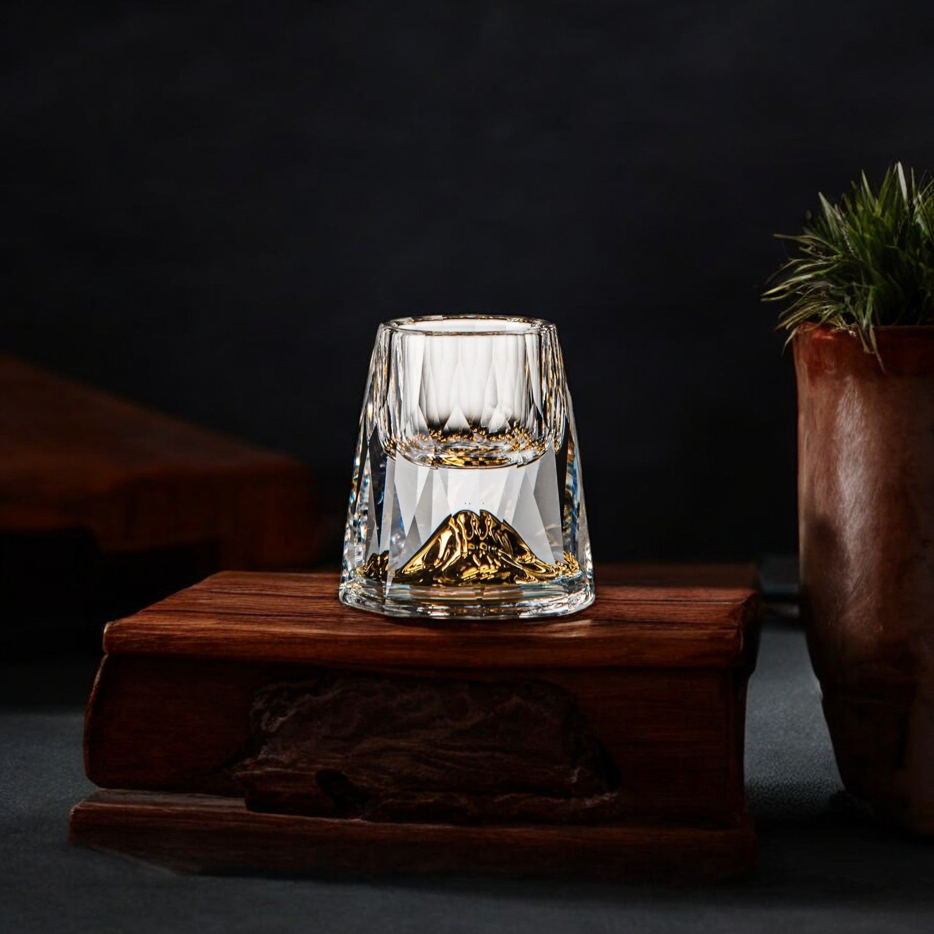 Luxury Crystal Glasses with Gold Flakes – Handmade – Set of 2 – For Whisky & Premium Beverages