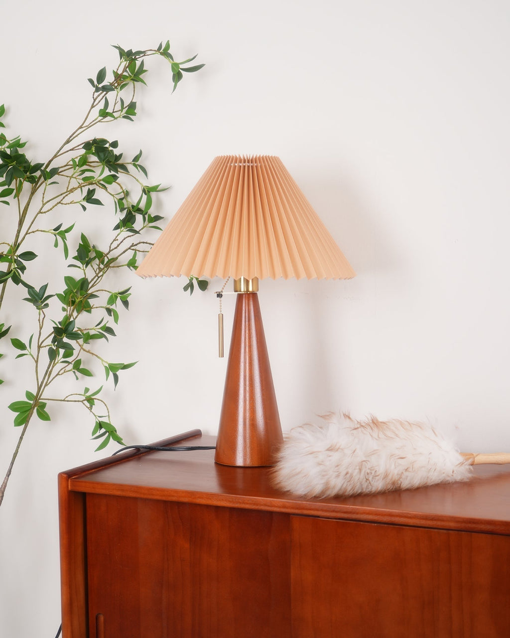 Aurelia Beige Træ- og Metallampe med Linned Plisseret Skærm