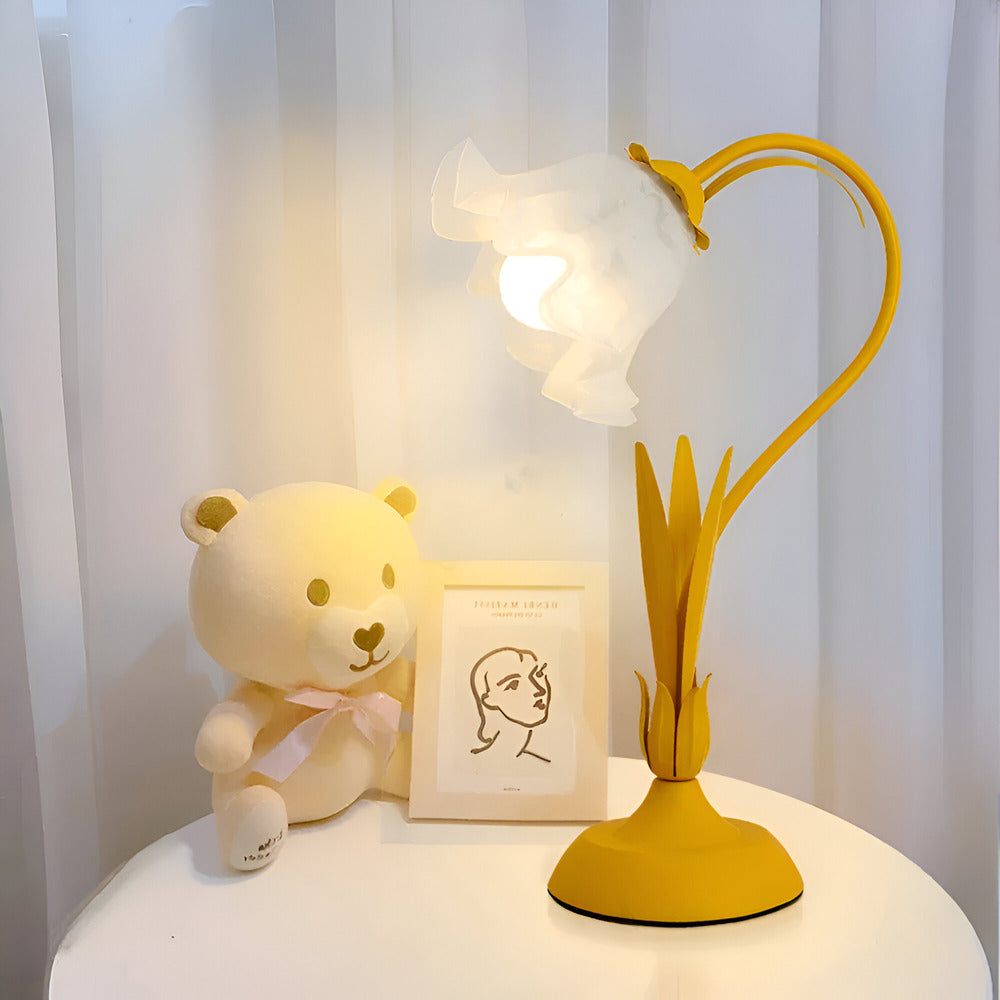 LuminaVale vintage fransk bordlampe med blomsterdekoration